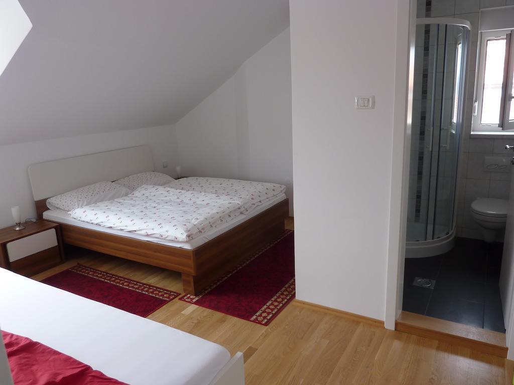 Rooms & Apartment Mira G. Postojna Oda fotoğraf