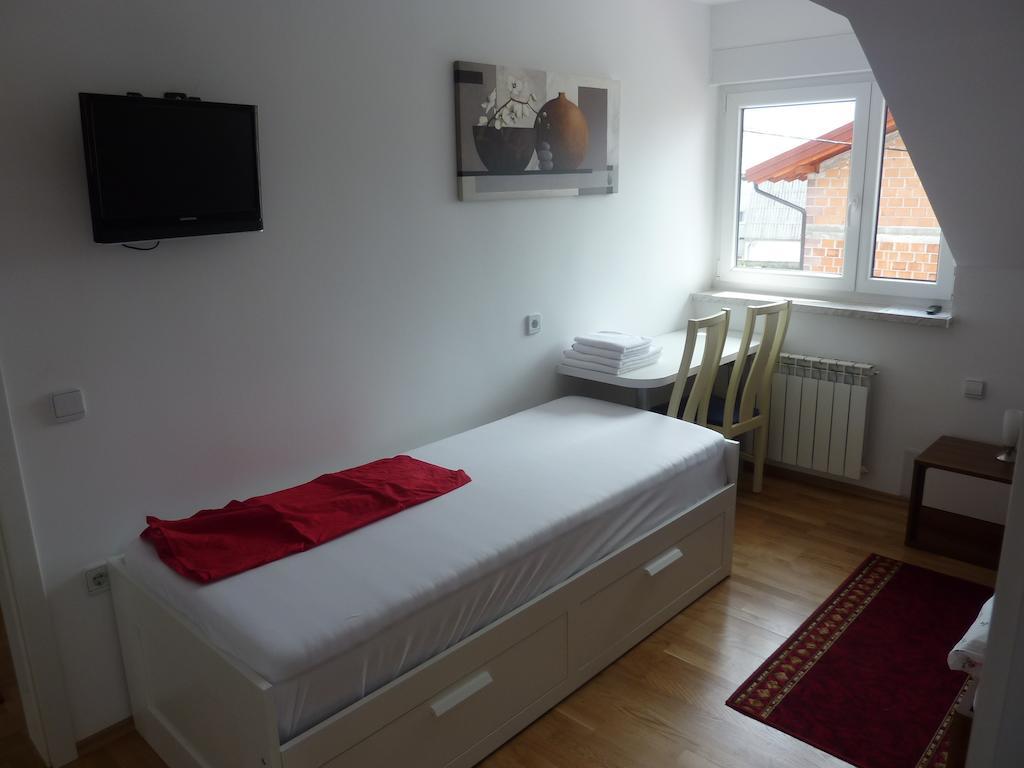 Rooms & Apartment Mira G. Postojna Dış mekan fotoğraf