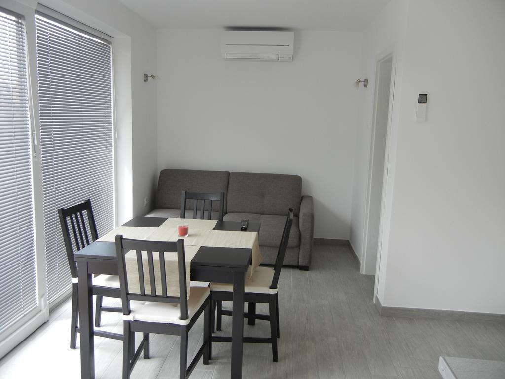 Rooms & Apartment Mira G. Postojna Dış mekan fotoğraf